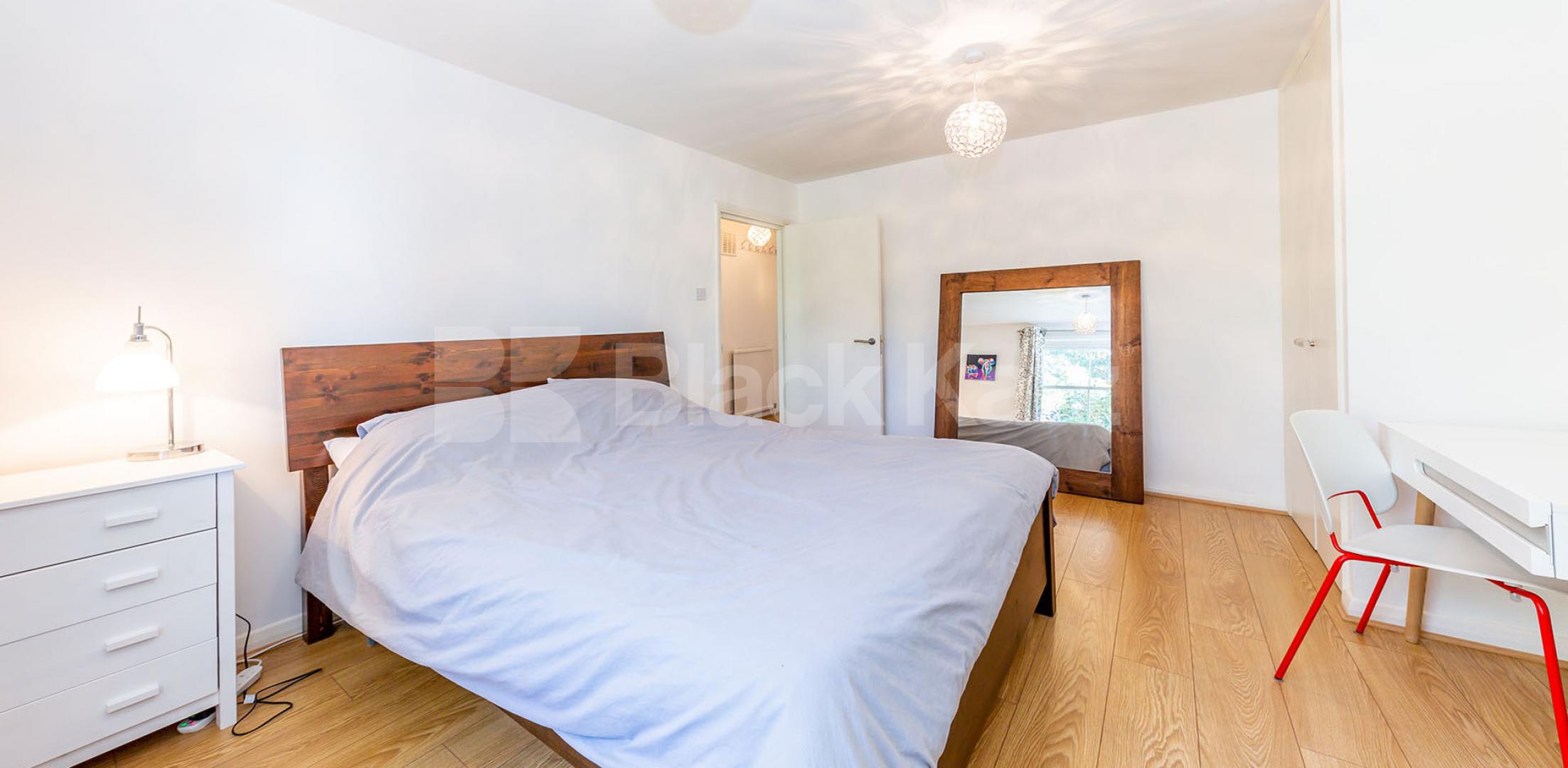 			LET!, 2 Bedroom, 1 bath, 1 reception Flat			 Oval Road, CAMDEN / REGENTS PARK